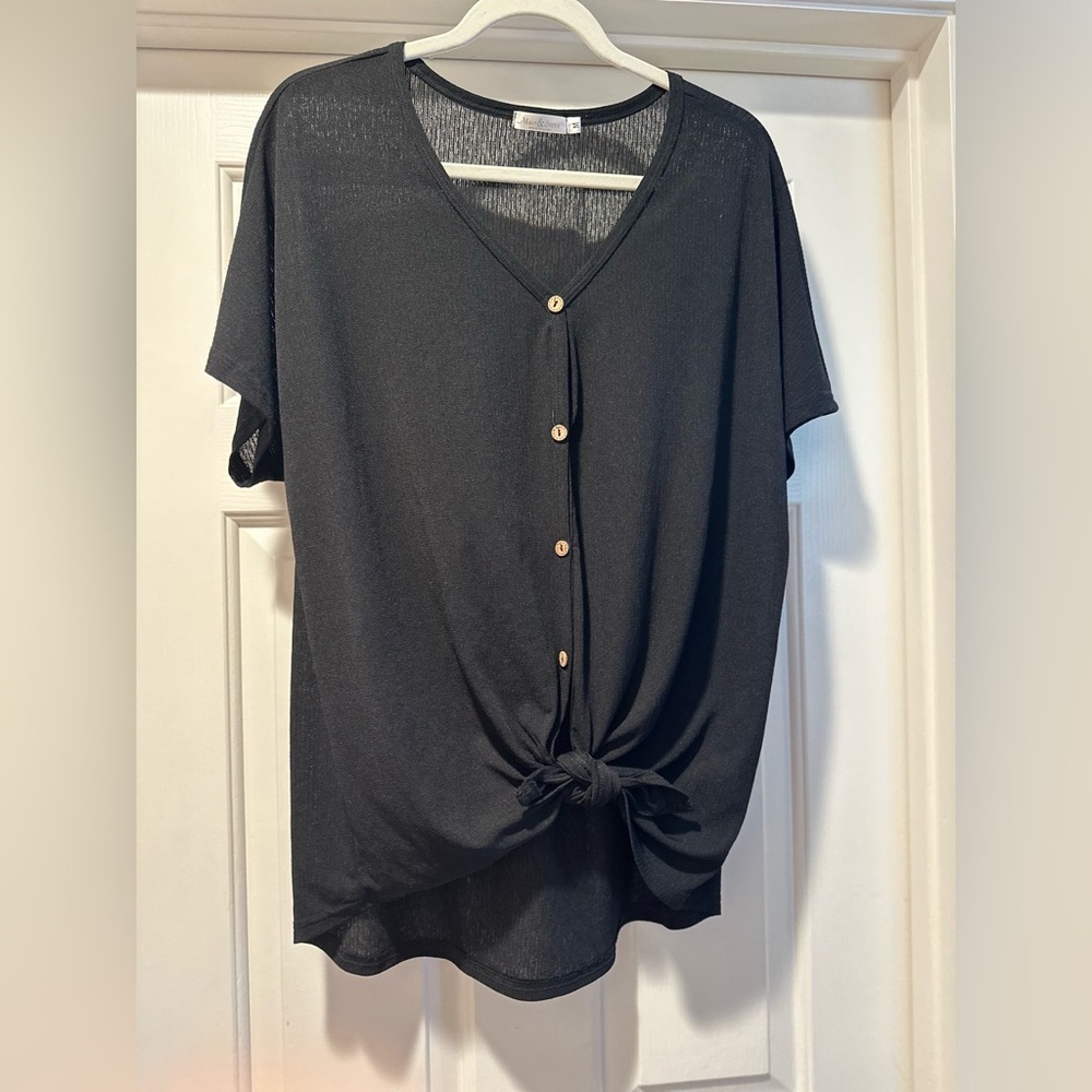 Black Button-Down Knot Top Macr&Steve